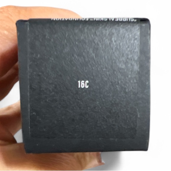 Makeup By Mario Warm Beige Foundation - Picture 3 of 6